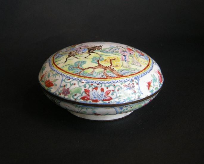 Enamelled box &quot;canton&quot; decorated with figures and horse | MasterArt